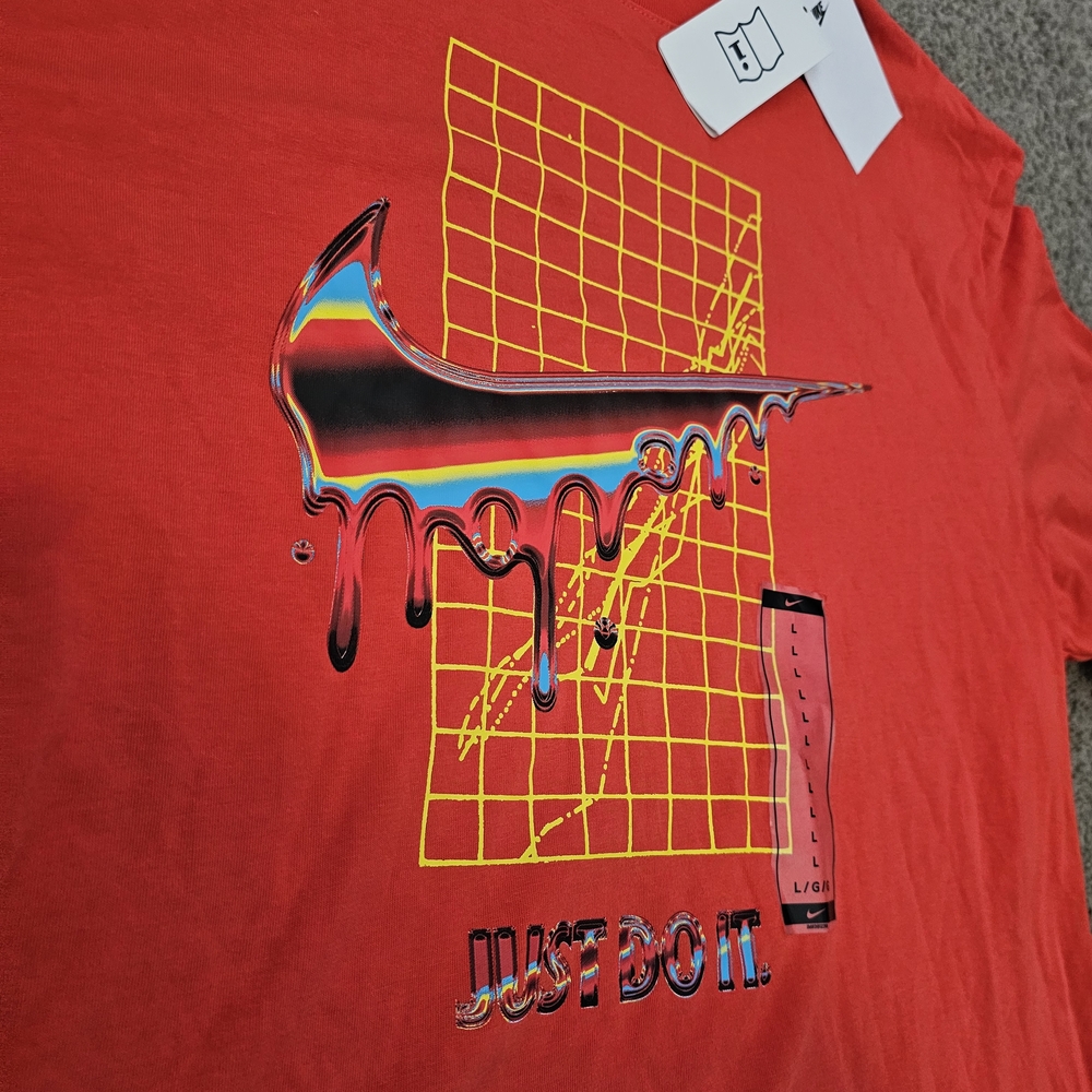 The Nike Tee Graphic - Picture 4 of 7